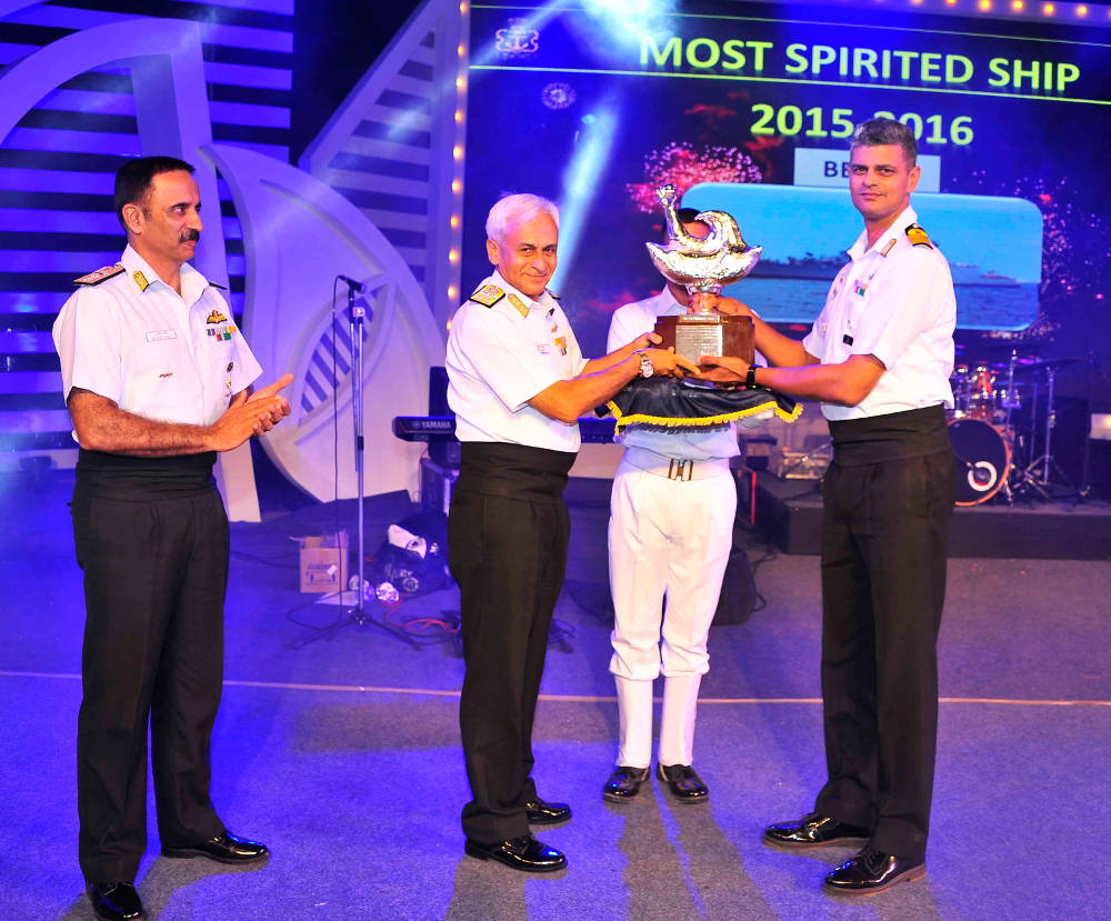 INS Betwa's commander Captain KM Ramakrishnan receiving the Western Fleet's "Most Spirited Ship" trophy, on April 9, 2016. (Photo: Indian Navy)